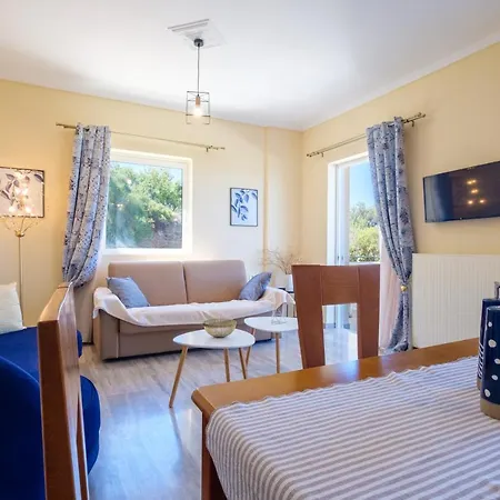 Almyros Aktis Mountain And Sea Lägenhet *